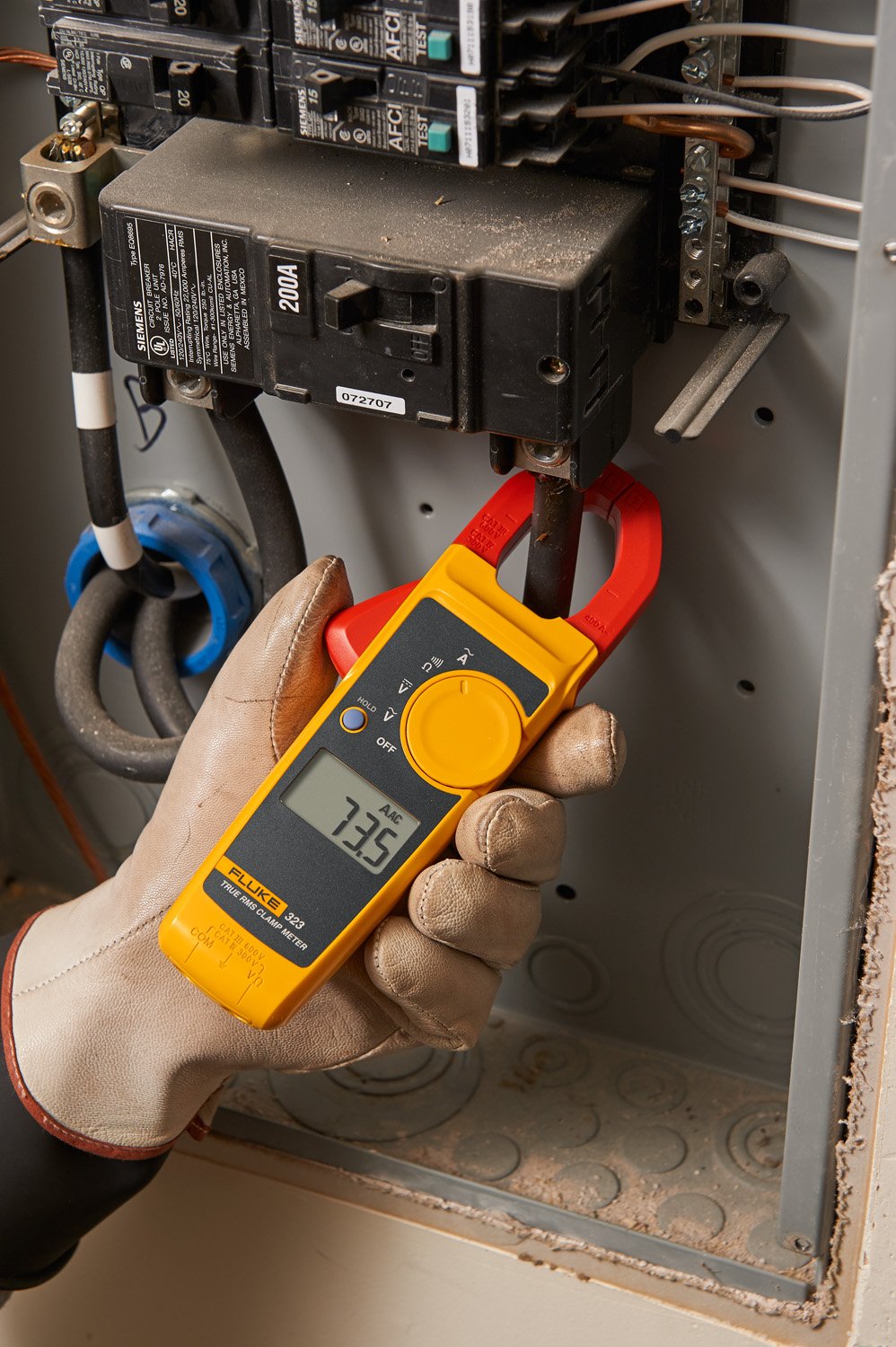 Clamp Meter, Measures AC Current to 400 A & AC/DC Voltage to 600 V J9037